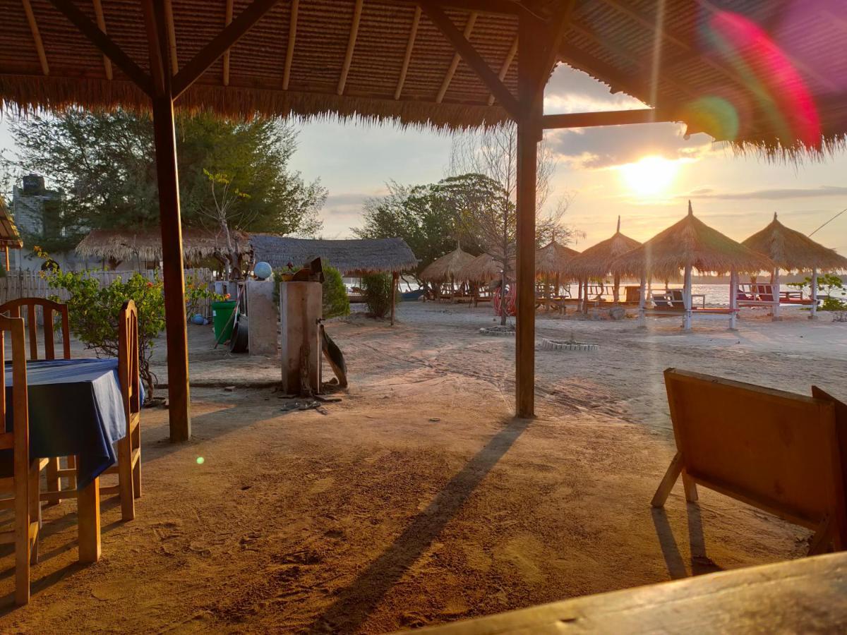 Sunset Beach Bungalow Gili Meno Exterior foto